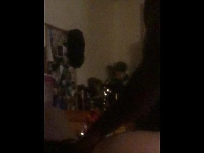 agent uwielbia cyce seksownej amatorki