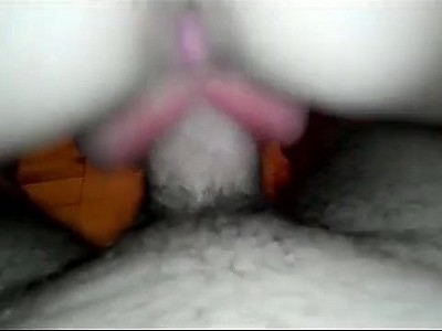 nastolatka palcuje swą nieogoloną pipkę