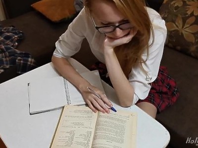 blond nastolatka i jej ciemnoskóry kochanek