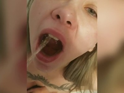 nastolatka z fajnymi cycuszkami i długowłosy ogier