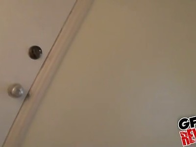 fajna nastolatka rozbiera się