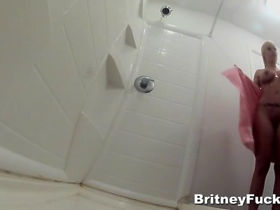 młoda uczennica bawi się dildo