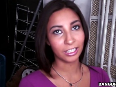 nastolatka grzebie sobie w cipce