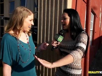 młoda uczennica z dziadkiem