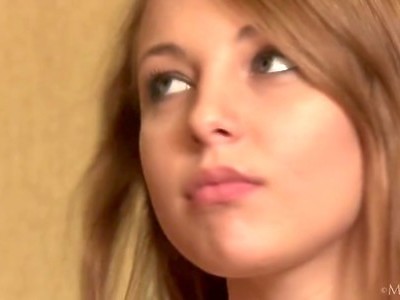 posuwa swoją piękną przyrodnią siostrzyczkę