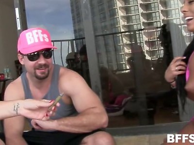 nastolatka lubi być zdominowana i brana w odbyt