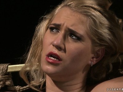 nastolatka przyjmuje spermę prosto w usta