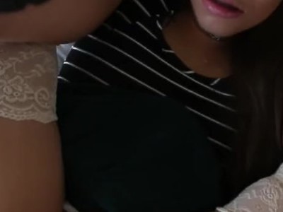 nastolatka z całkiem głębokim gardłem