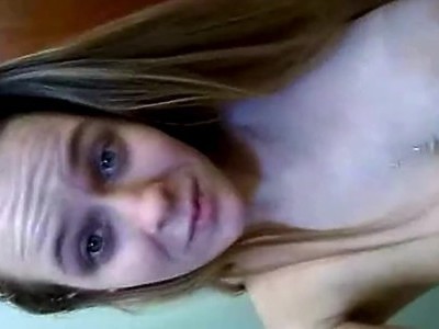 nastolatka w czerni ujeżdża faceta