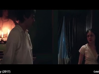 amatorka na tle ściany