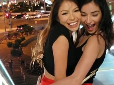 ruda nastolatka nigdzie się nie wybiera bez swojego dildo