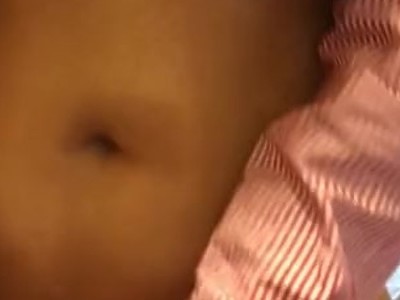 młoda erotomanka wie jak zadowolić faceta