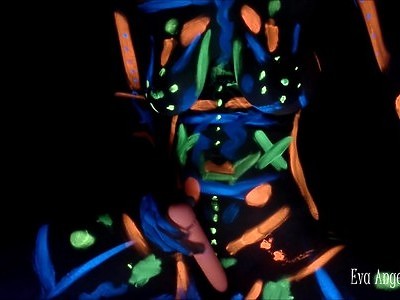 nastolatki liżą się na kanapie