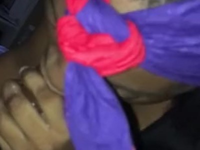 nastolatka zarzuca wielką dupeczką