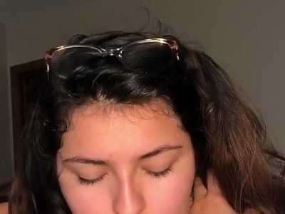 młode cipy dobierają się do starszego kolegi