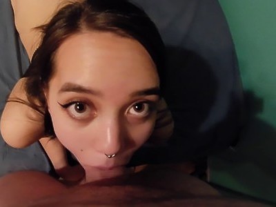 amatorka chce być zapinana w swą wygoloną dziurkę