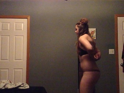 nastolatka masuje swą picz podczas analnego seksu