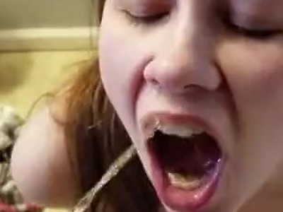 grupowy seksik z trzema wypinającymi się nastolatkami