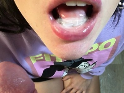 mała nastolatka dosiadła faceta