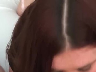 cycata nastolatka czeka napalona w aucie