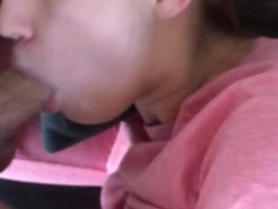 nastolatka ładnie targa jego penisa