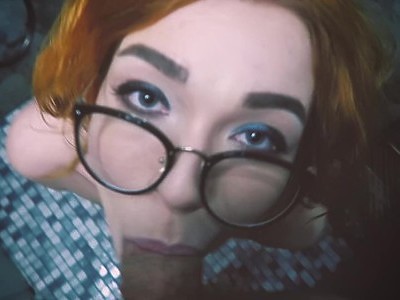 nastolatki lizą się po cipkach w bibliotece