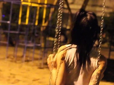 nastolatka mówi o dziewictwie i bawi się swoją pizdą