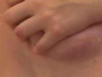 nastoletnie nastolatki z seks zabawką na pasku