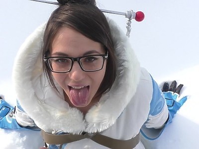 silikonowa nastolatka w szpilkach