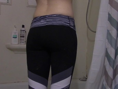 nastolatka próbuje połknąć małego kutasa