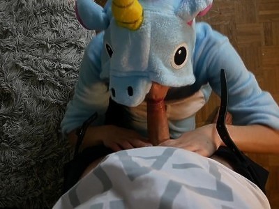 młoda lubi trójkąt ze swoimi kolegami