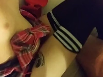 dziewica z małą różowiutką seks zabawką