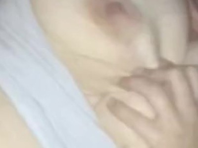 młoda z wielkim cycem