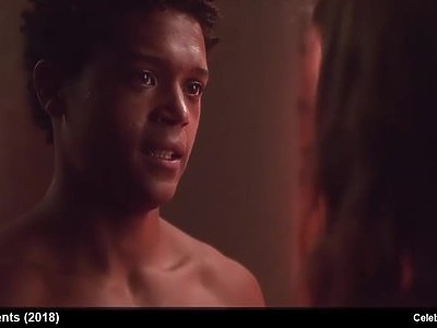 krągła i czarnowłosa nastolatka wskakuje na penisa