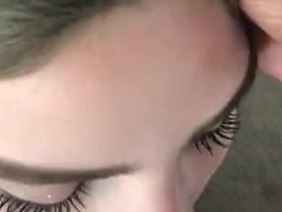 krągła ruda nastolatka bzykana na wykładzinie