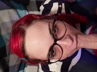 słodka i cycata nastolatka przed kamerką