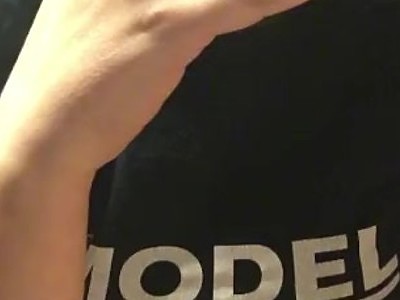 młoda cipka oddaje się staremu zbokolowi