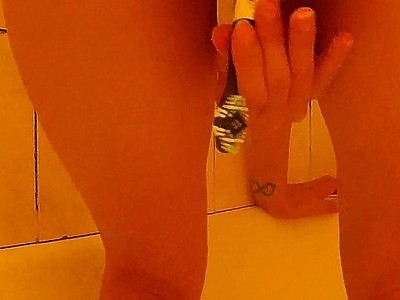 młode nastolatki mają parcie na szkło