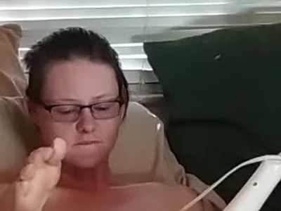 młoda dogadza swojemu tatusiowi