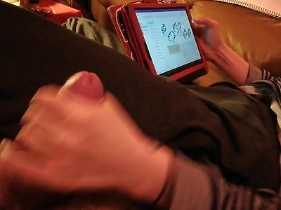 ruchana nastolatka masturbuje się czarną seks zabawką