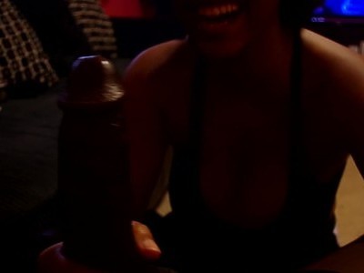 mała nastolatka z różową zabawką w cipce