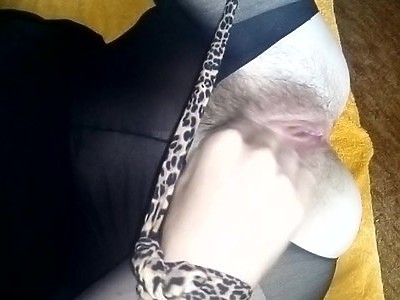 słodka dziewica ze spermą na cipce