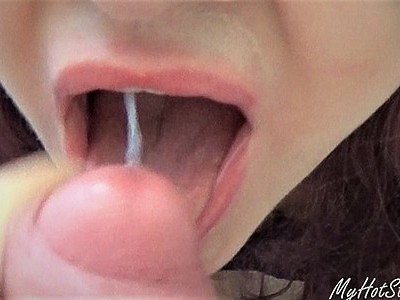 fajna nastolatka w czapce lubi seks na pieska