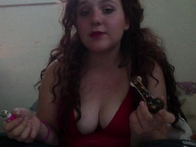 nastolatka z krągłą dupą rozkłada nogi i jest jebana