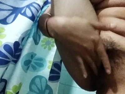 blond nastolatka z wibrą w dupie