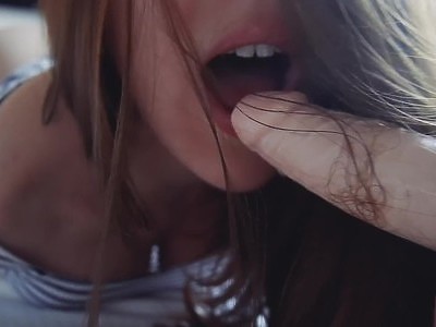 wzięli młodą rudą laseczkę we dwóch