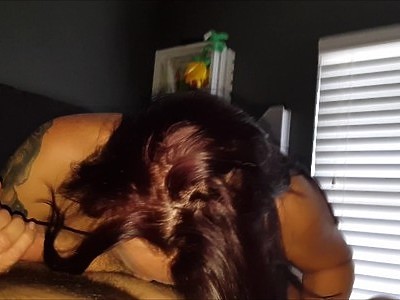 z młodą i niewinną laseczką na białym narożniku