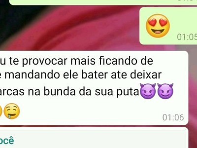 czarnowłosa nastolatka palcuje się podczas seksu