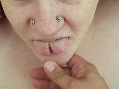 młoda tajka ciągnie pałę