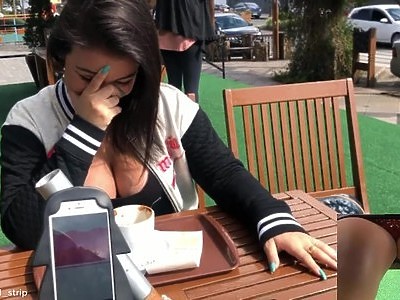 fajna nastolatka z ładniutką dupcią lubi twarde członki